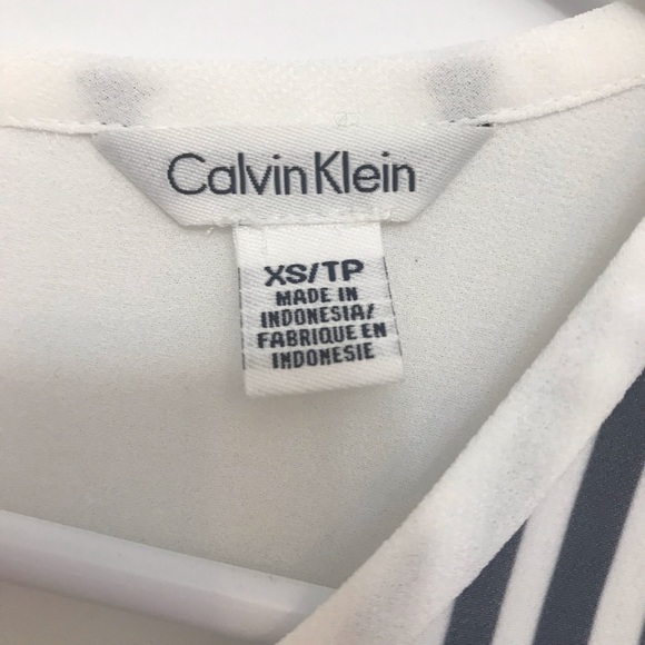 Calvin Klein petit top - Picture 3 of 3